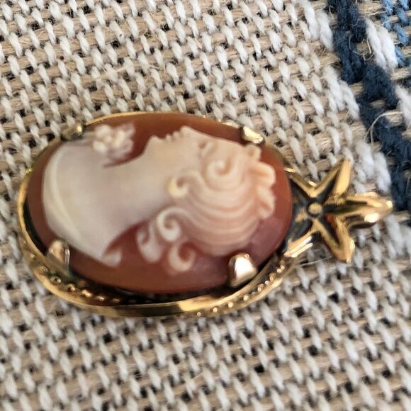Vintage Cameo Pendant w 4 Prongs Gold Metal Setting Size OS - Picture 8 of 9